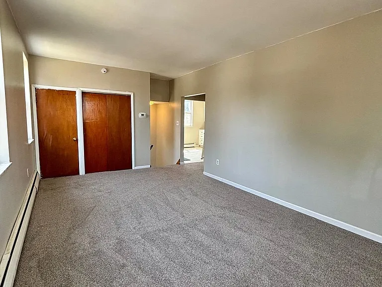 1030 Lawrence Ave — Photo 5