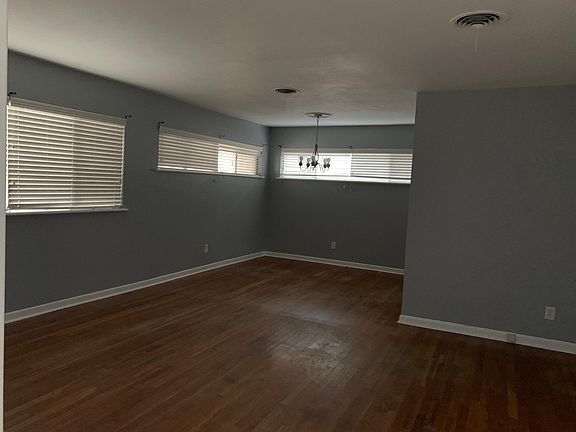 3rd image of 1503 Westcrest Dr