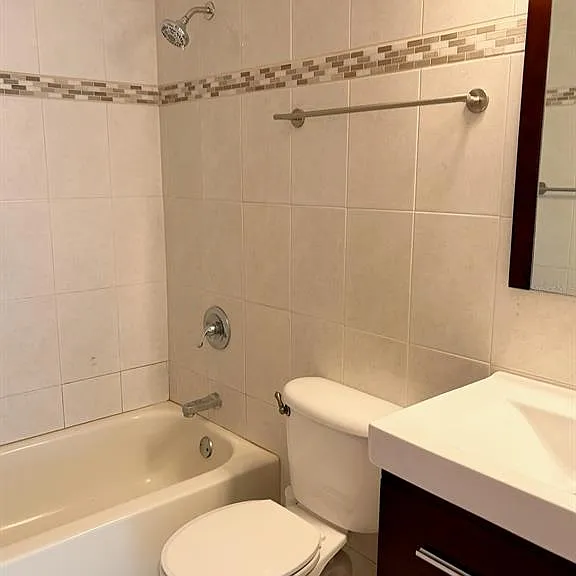 2305 Laurel #614 — Photo 8