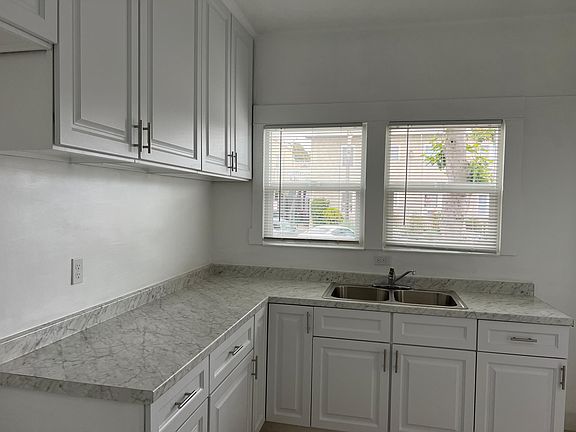 4th image of 1635 E Broadway