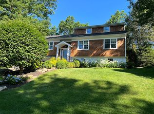 11 Lancer Rd, Riverside, CT 06878