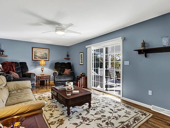 2nd image of 2035 Foxwood Dr