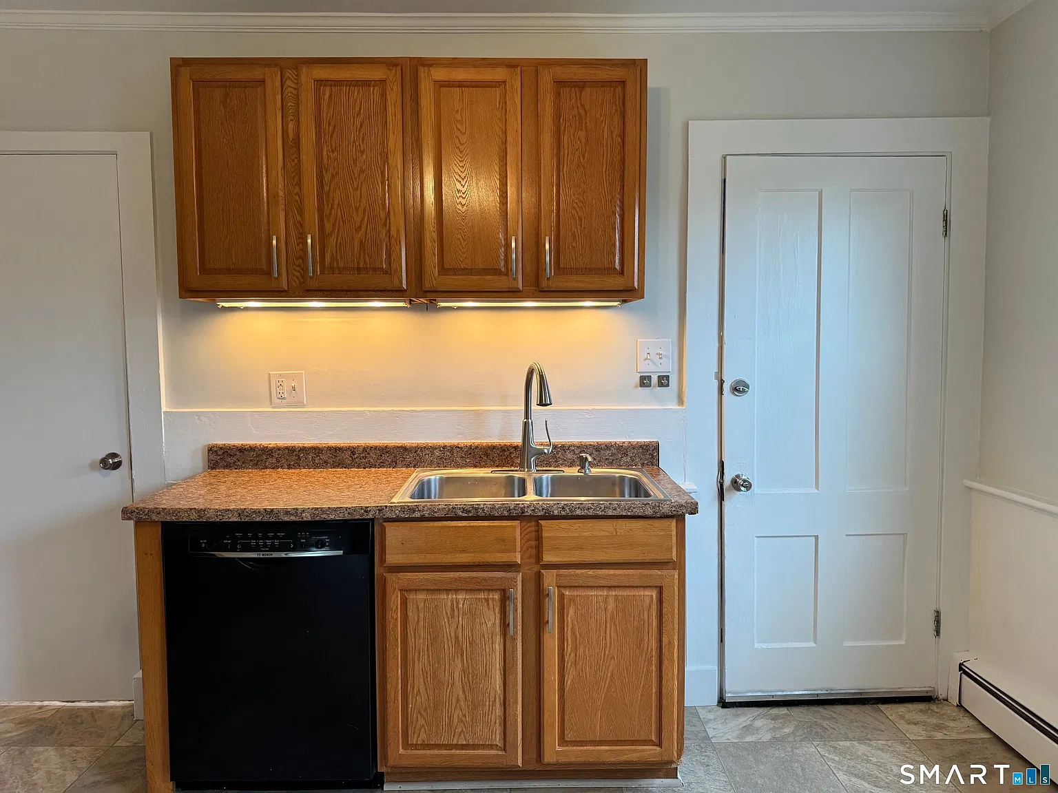 3 bed, 1.0 bath, 1066 sqft, $2,300 — Photo 4