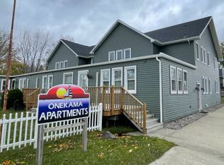 5098 Main St, Onekama, MI 49675