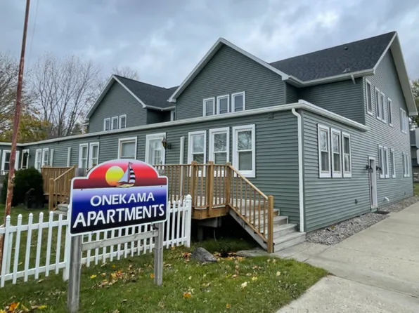 5098 Main St, Onekama, MI 49675