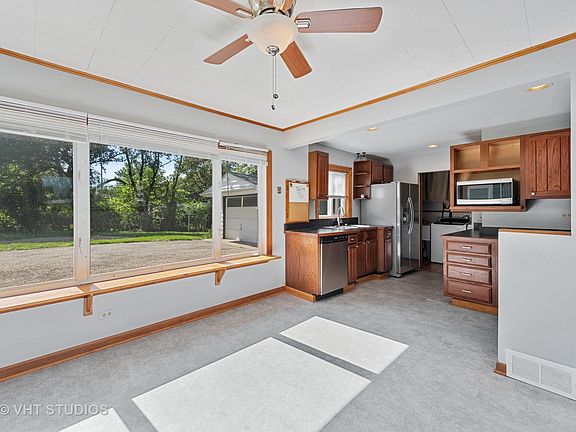 4th image of 11 Lake Dr