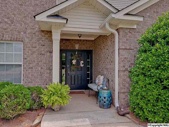 3rd image of 7505 Parktrace Ln SE