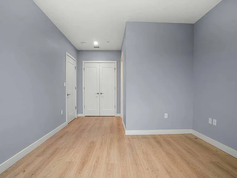 Walter Huntington Apartments — Photo 12