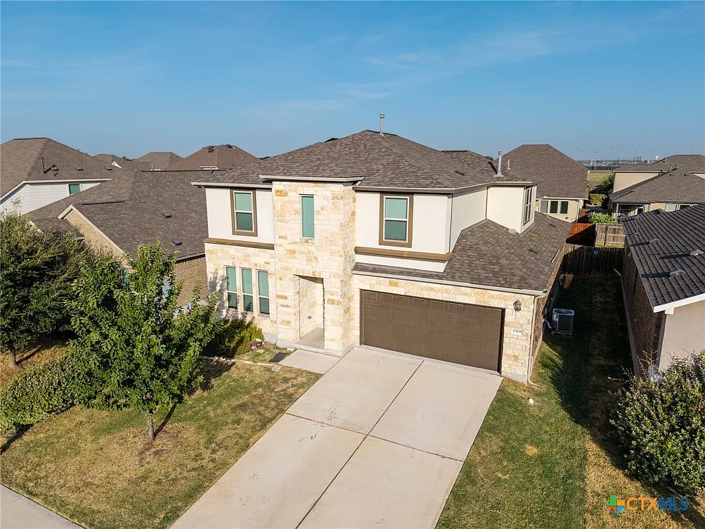 5 bed, 3.0 bath, 2877 sqft, $3,000 — Photo 2