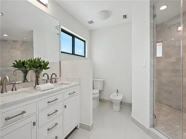5 bed, 3.5 bath, 3129 sqft, $11,000 — Photo 3