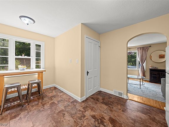 5th image of 1007 S Munroe Rd