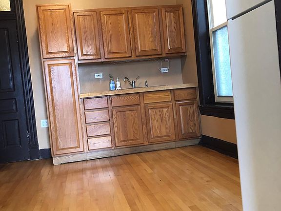 3rd image of 1421 W Superior St Rear 2F