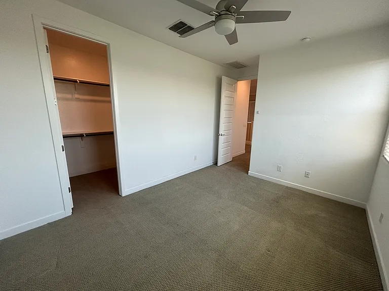 1146 E Weatherby Way — Photo 35
