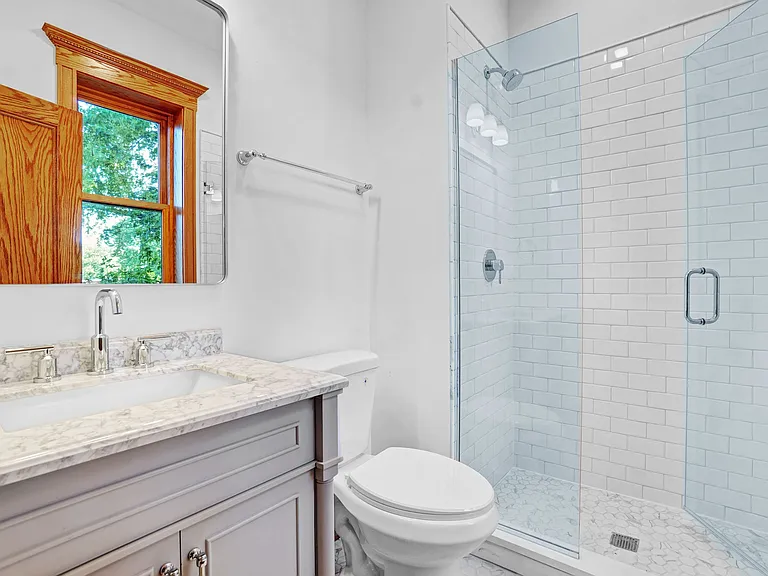 1233 N Hoyne Ave #3 — Photo 18