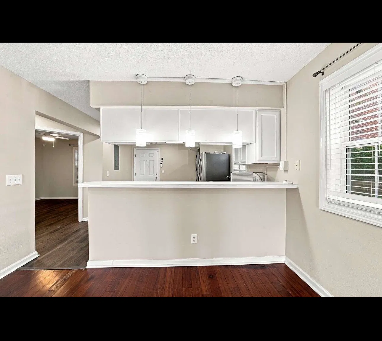 2 bed, 1100 sqft, $1,600 — Photo 4