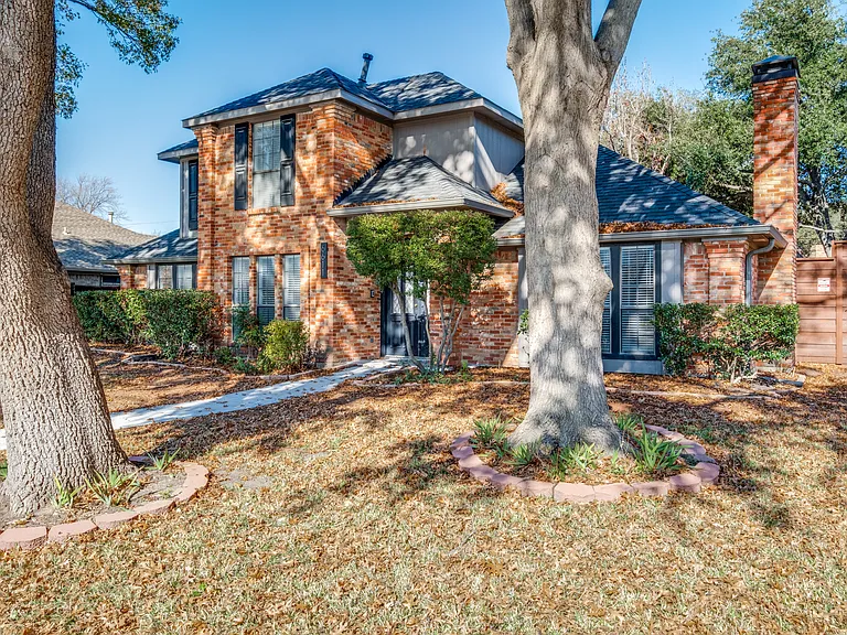 6611 Mimms Dr — Photo 2