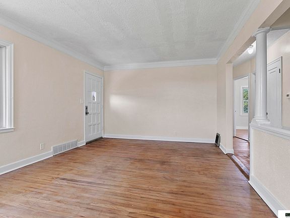 4th image of 6002 W Adams St