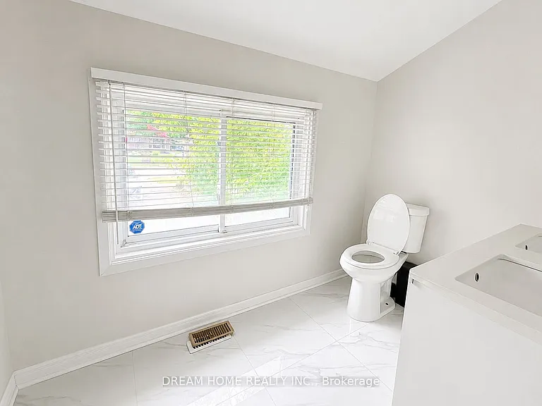 26 Arlene Cres #MAIN FLOOR — Photo 7