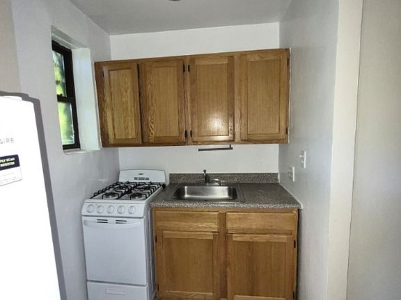 3rd image of 14318 84th Ave Floor 2