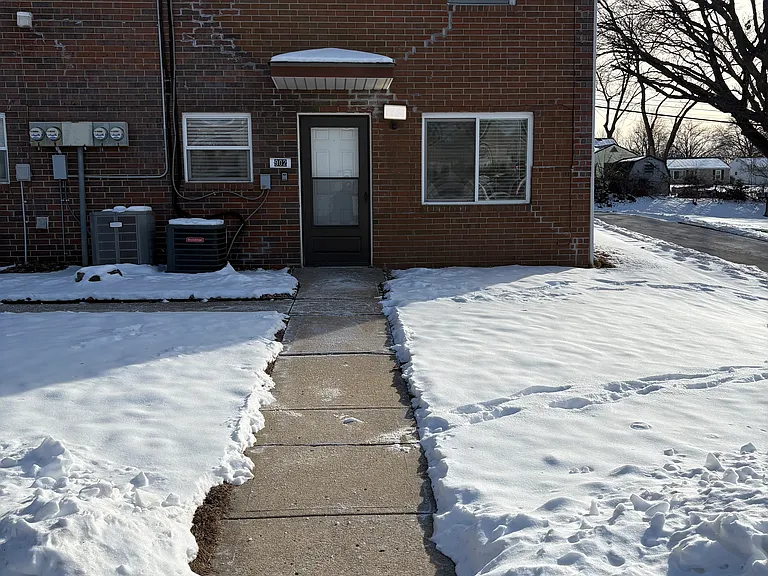 902 NE 68th St — Photo 32