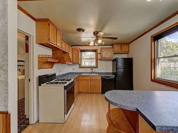 3rd image of 284 Minocqua St