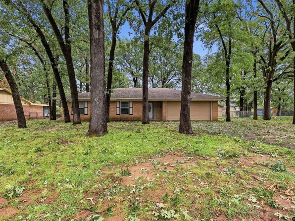 135 46th St SW, Paris, TX 75460