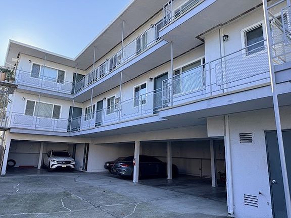2nd image of 1133 Paloma Ave Unit 4