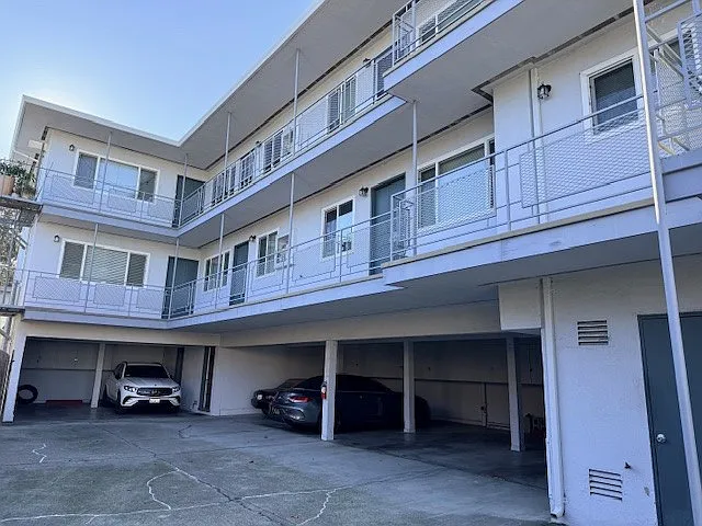 1133 Paloma Ave #4 — Photo 2