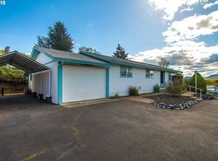 510 SE Parkway Dr, Winston, OR 97496