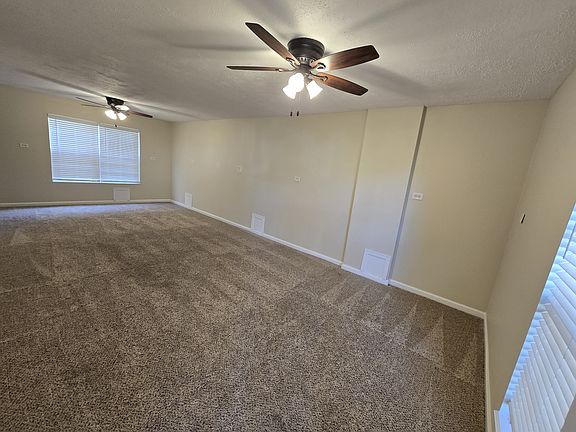 3rd image of 121 Teakwood Dr
