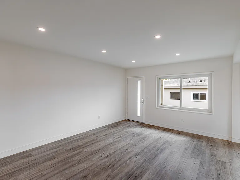 1112 11th St #8 — Photo 10