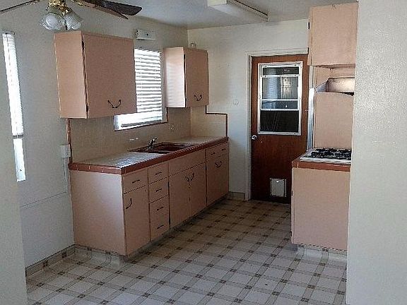 2nd image of 1402 N Park Ct