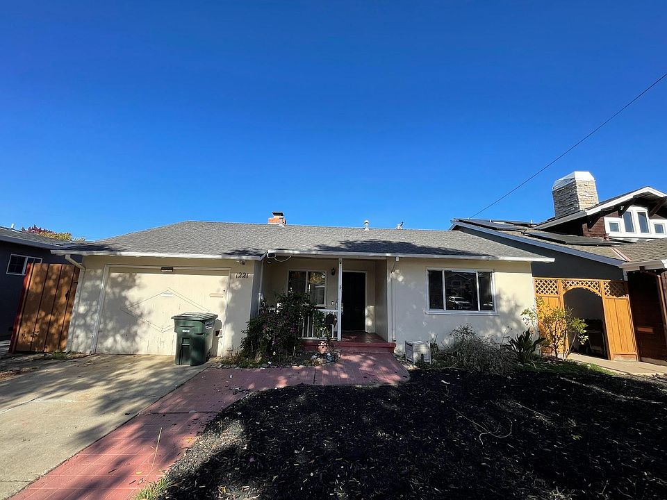 1st image of 1221 Lynn Way