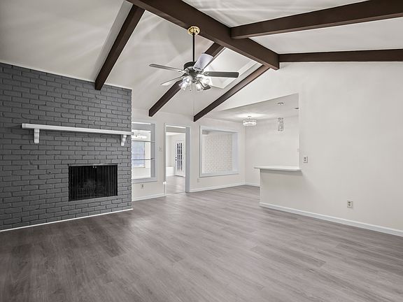 3rd image of 1009 Springdale Rd