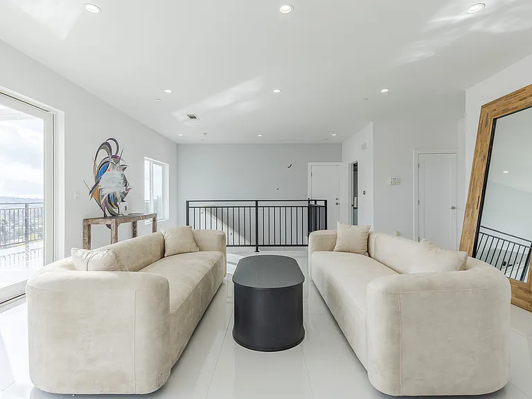 4240 Barrett Rd — Photo 10