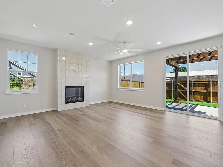 2866 Grandview Dr — Photo 12