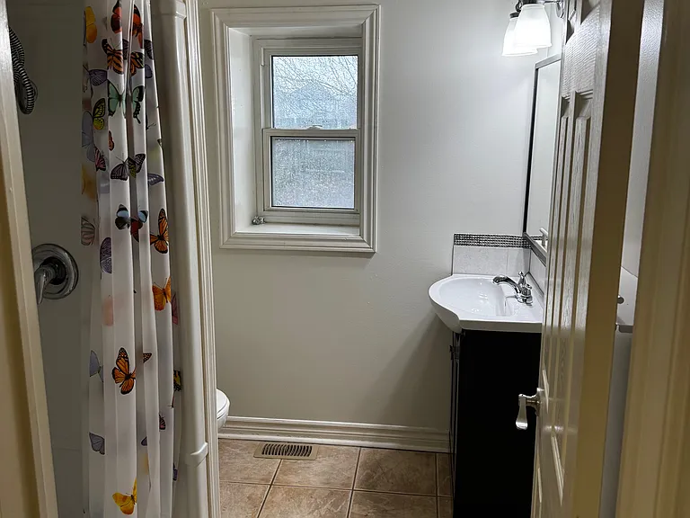 583 King St — Photo 16