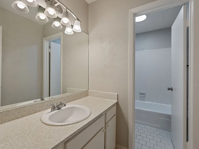Barclay Apartments - ASK ABOUT OUR SPRING MOVE-IN SPECIAL TODAY! — Photo 40