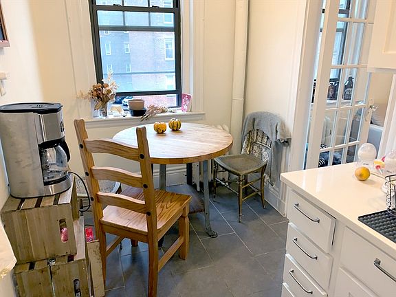 5th image of 60 Queensberry St APT 9