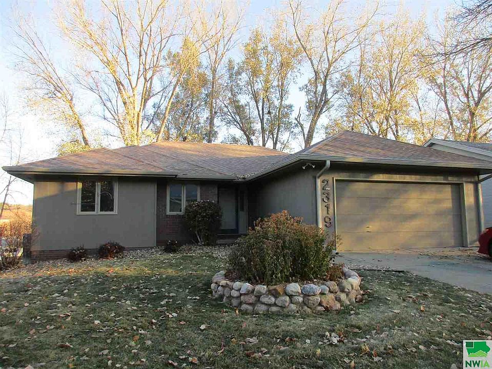 1st image of 2319 Pueblo Dr