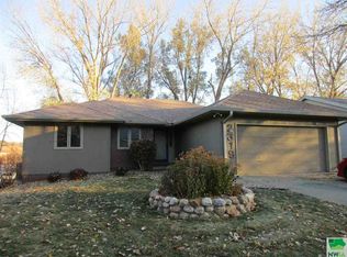 2319 Pueblo Dr, Sioux City, IA 51104