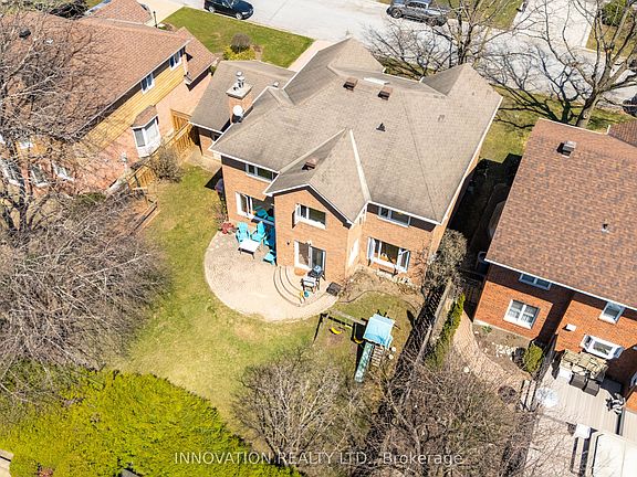 5th image of 32 Marble Arch Cres