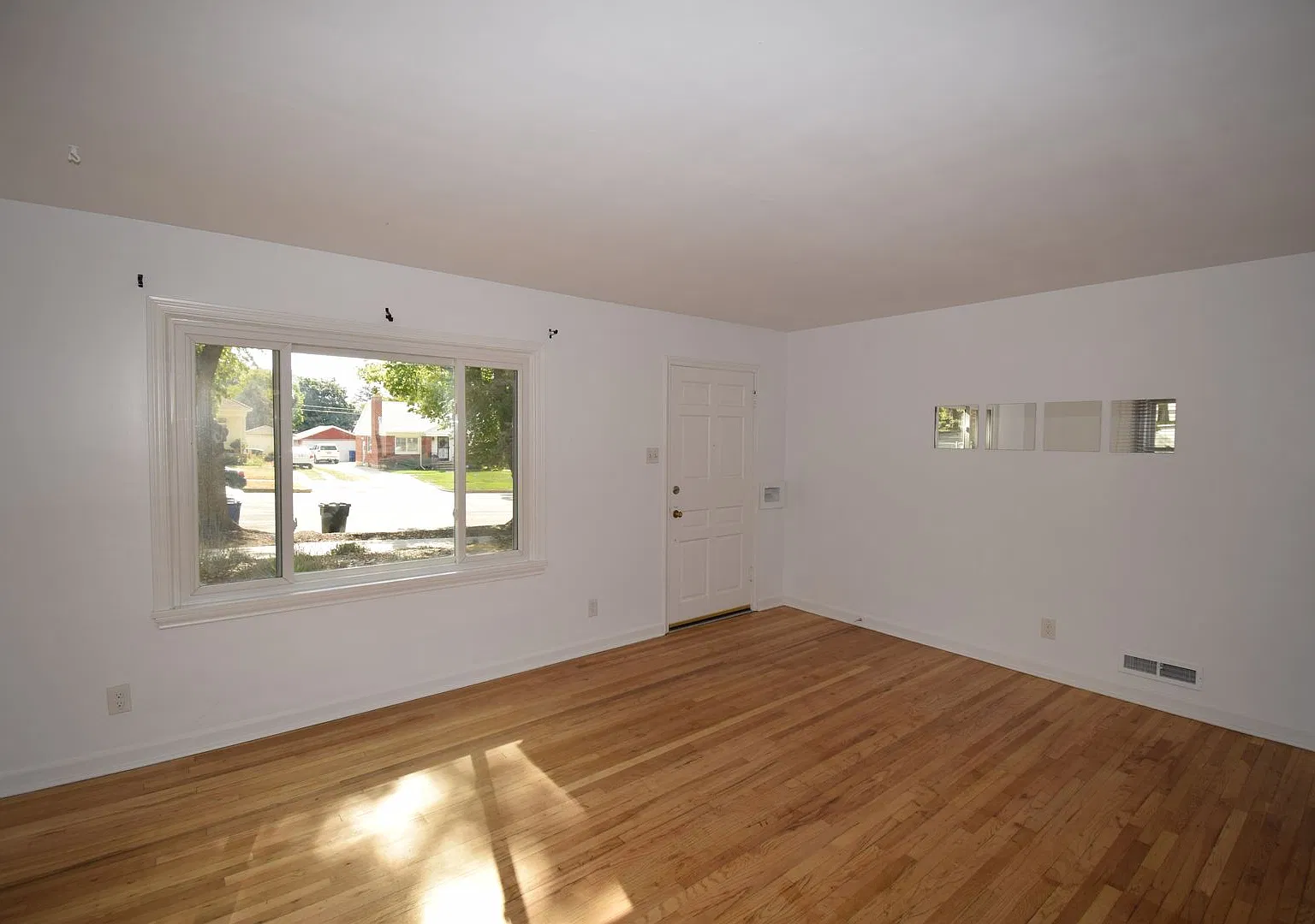 Charming 4 Bed 2 Bath Home in Ogden — Photo 2