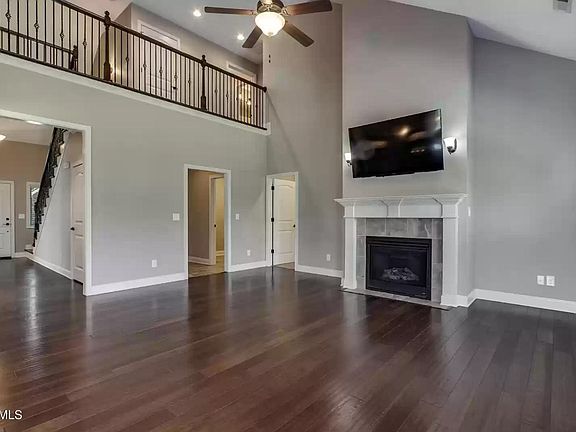 4th image of 828 Jacksonian Way