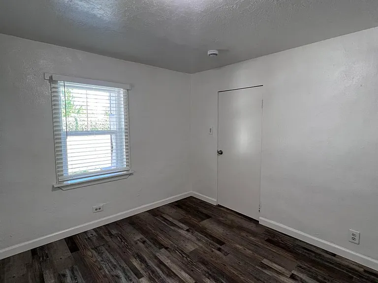 230 W Pinedale Ave — Photo 14