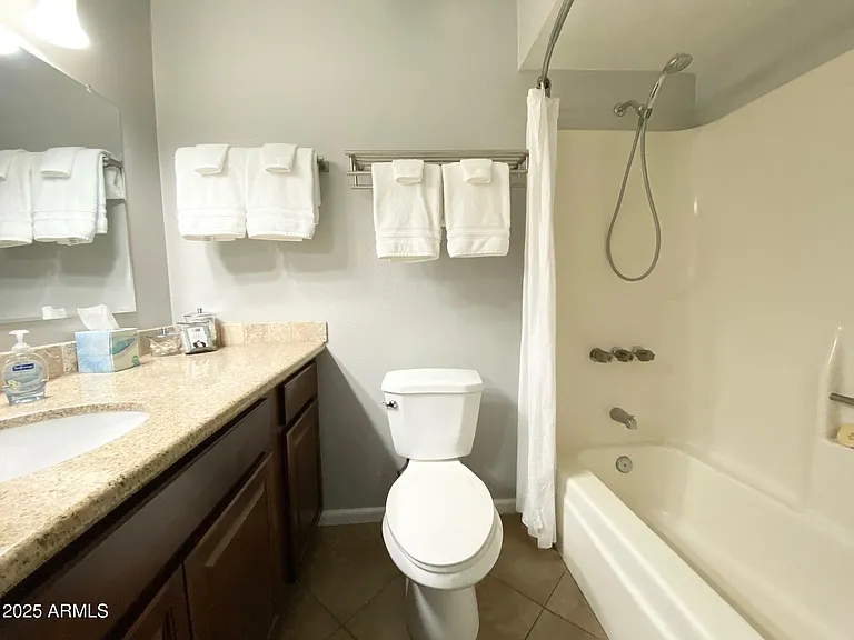5803 S Kenwood Ln — Photo 10