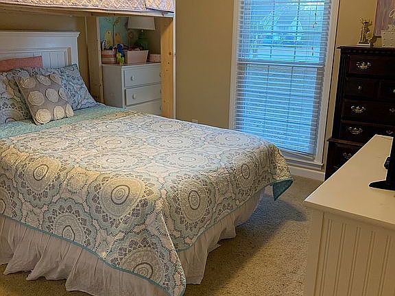 4th image of 1017 Huntington Dr