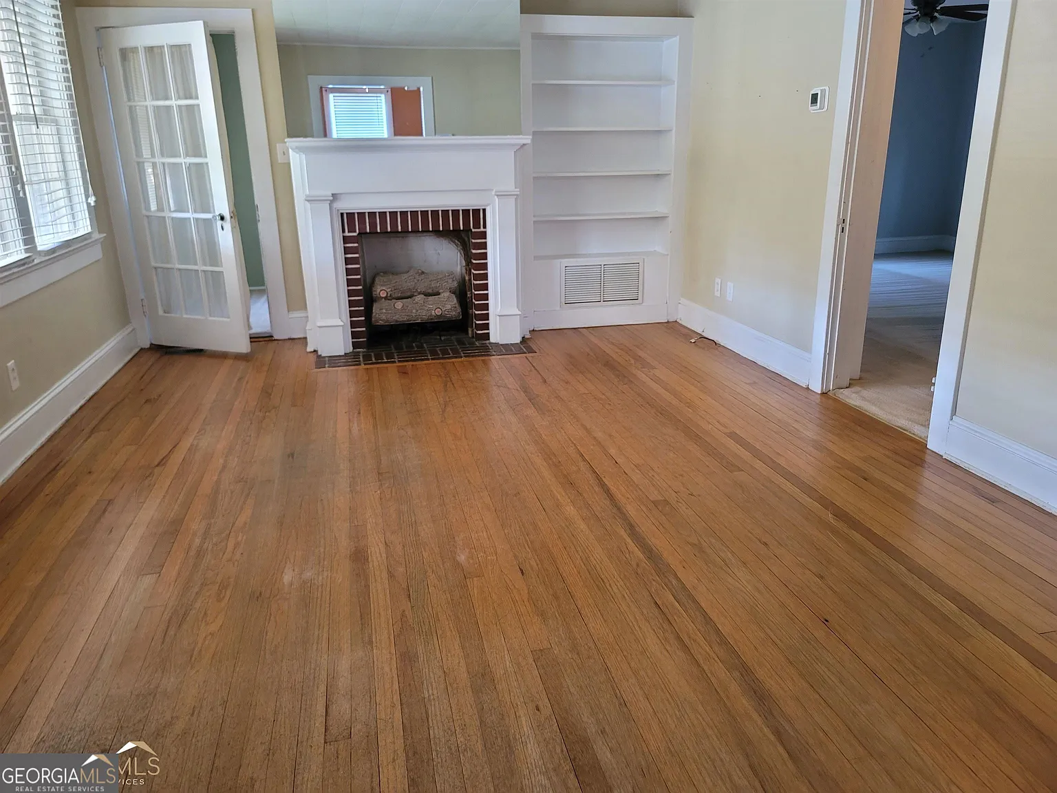 3 bed, 2049 sqft, $1,600 — Photo 2
