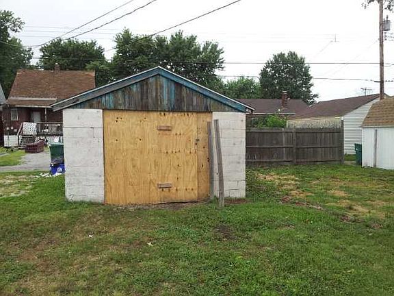 5th image of 2453 Benton St