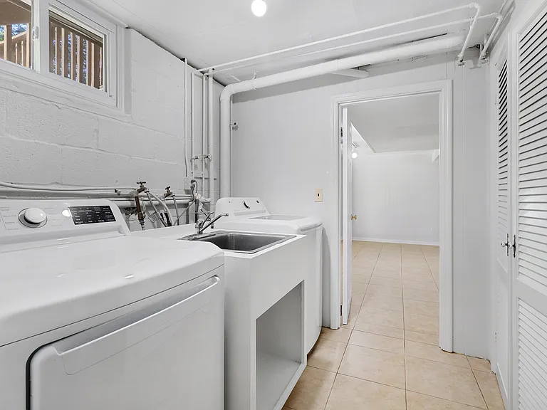 182 Weaver St — Photo 29